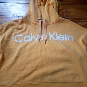 CALVIN KLEIN PERFORMANCE SWEATSHIRT.